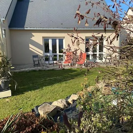 Dans Maison Familiale Avec Jardin A 800m De La