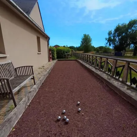 Dans Maison Familiale Avec Jardin A 800m De La *